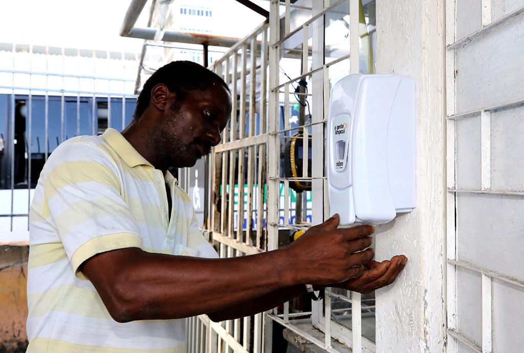 Prefeitura garante reabastecimento diário de álcool em gel nos terminais de integração de Aracaju - SMTT Aracaju